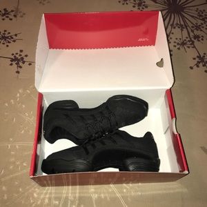 dance shoes / blochs